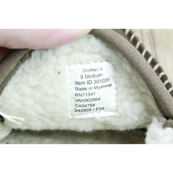 LL Bean Cement Suede Slip-On Fleece Lined Mountain Moccasin Slippers Size 9 M - Picture 8 of 9